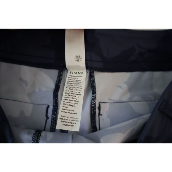 SPANX 50419R Women's Sz Large Floret Navy Sunshine 10" Bermuda Shorts - Picture 4 of 6